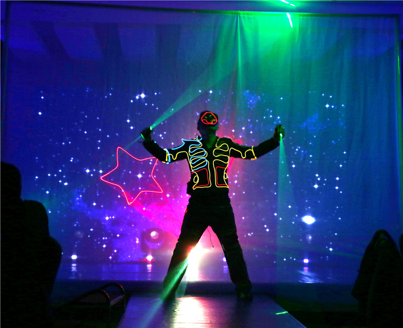 新規(guī)則新啟點(diǎn)新思想新泰通——記泰通科技2017迎新晚會(huì)